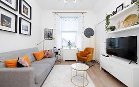 Joivy Bright And Modern Flat With Desk